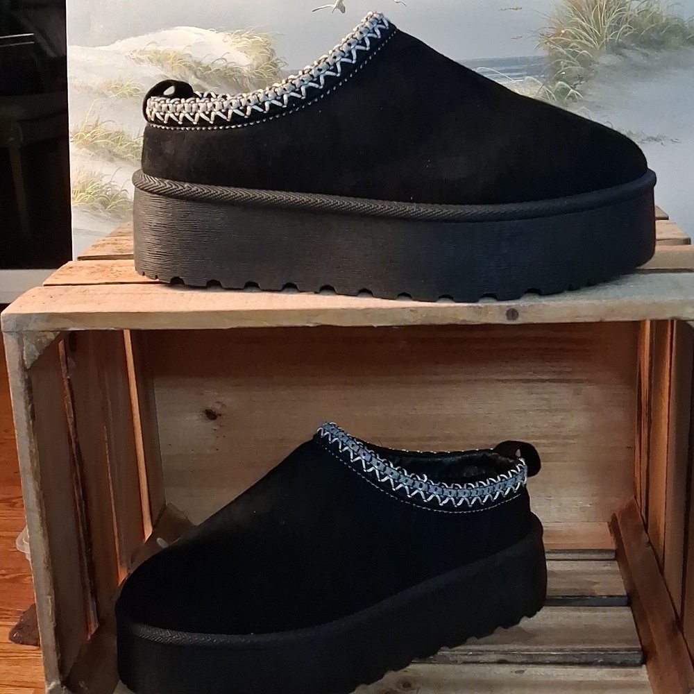 Women’s Black Suede Platform Slip-On Clogs - Picture 2 of 12